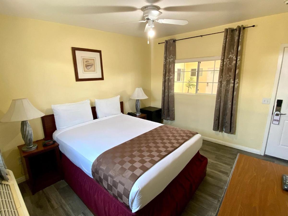 Europa Inn & Suites Desert Hot Springs Exterior foto